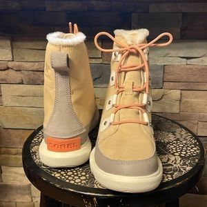 Sorel 7.5 Explorer boots
